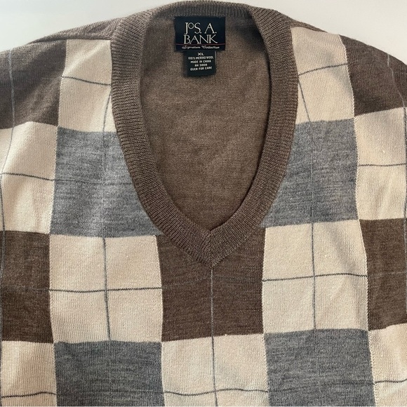 Jos. A. Bank XL Brown Merino Wool V Neck Pullover Checkered Sweater PRELOVED - Picture 6 of 8